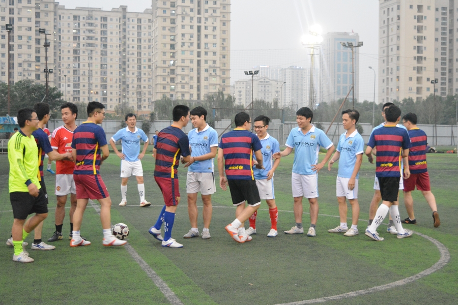 Bắt tay trước trận đấu