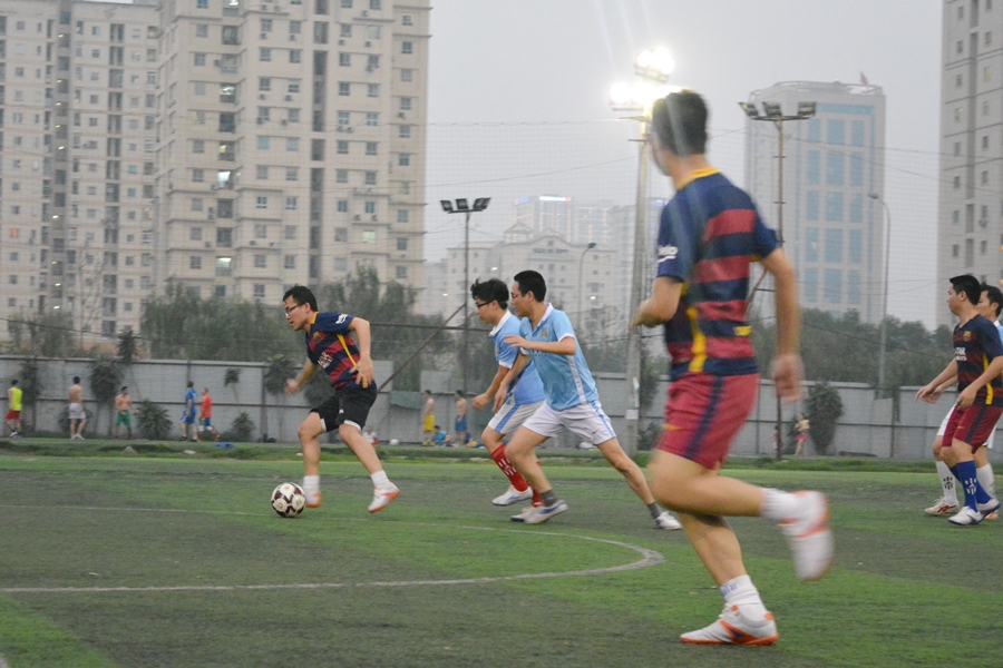 Những pha nguy hiểm ngay từ đầu trận