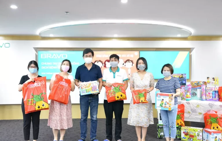 Tặng quà con em CBNV BRAVO nhân ngày Quốc tế thiếu nhi 1/6