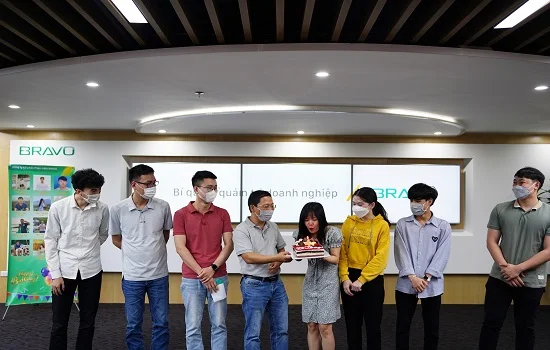 BRAVO 3 miền rộn ràng chúc mừng sinh nhật CBNV tháng 4