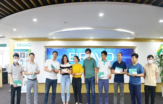 BRAVO HN chung vui chúc mừng sinh nhật CBNV tháng 5