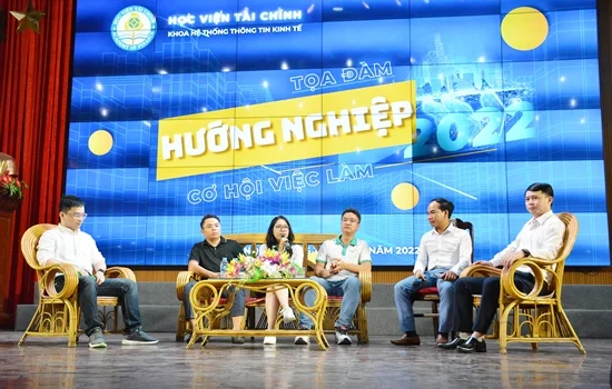 BRAVO tham dự Tọa đàm Hướng nghiệp của Khoa HTTTKT, Học viện Tài Chính