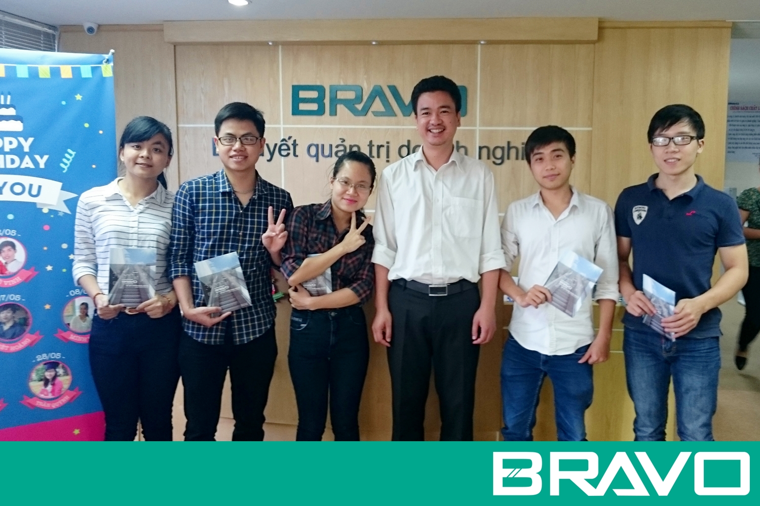 Đội ngũ sinh viên thực tập đợt tháng 2-5/2015 hiện đang ở lại làm việc tại BRAVO