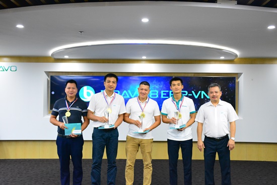 Trao cúp NVXS tháng 7 và các khen thưởng khác tại BRAVO HN