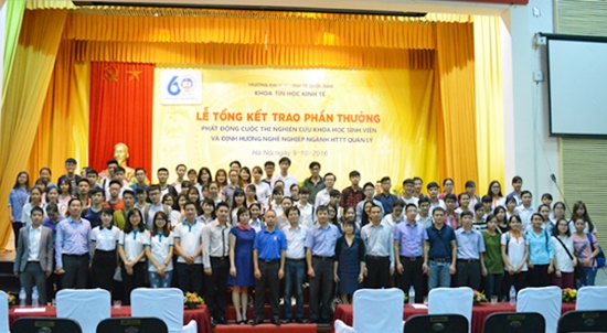 Đại diện BRAVO chụp ảnh lưu niệm cùng chương trình