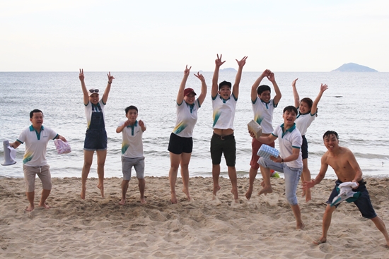 Vỡ òa trong niềm vui chiến thắng