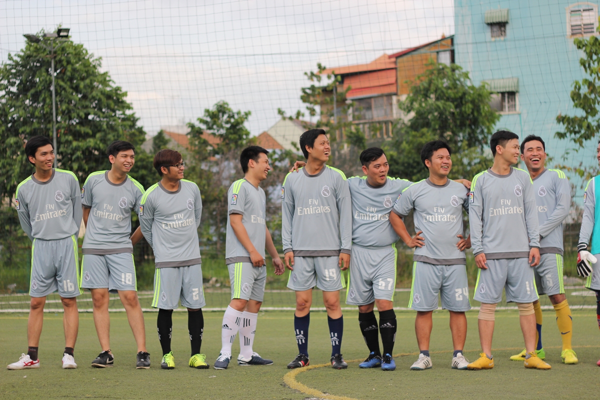 Thêm một trận thắng nữa cho các cầu thủ áo xám