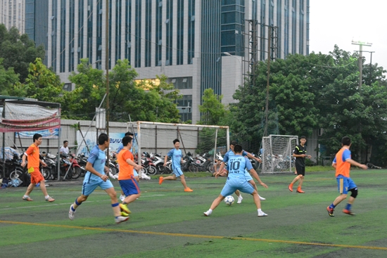 Medlatec – Thành Công, mưa bàn thắng sau bão số 10