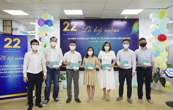 Nhiều khen thưởng được trao tại cả 3 miền dịp kỷ niệm thành lập BRAVO