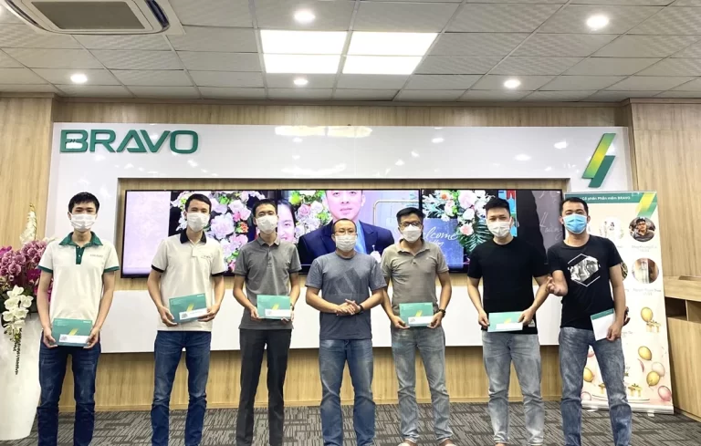 Trao cúp NVXS tháng 2 và sinh nhật CBNV tháng 3