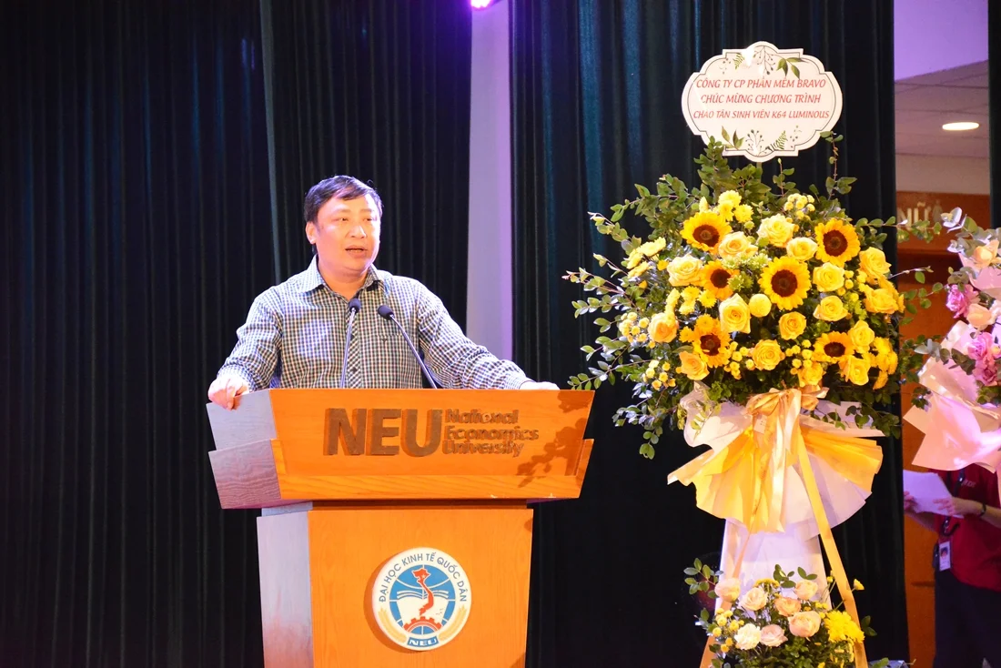 TS. Nguyễn Trung Tuấn phát biểu chào mừng tân sinh viên K64 - Viện CNTT & Kinh tế số