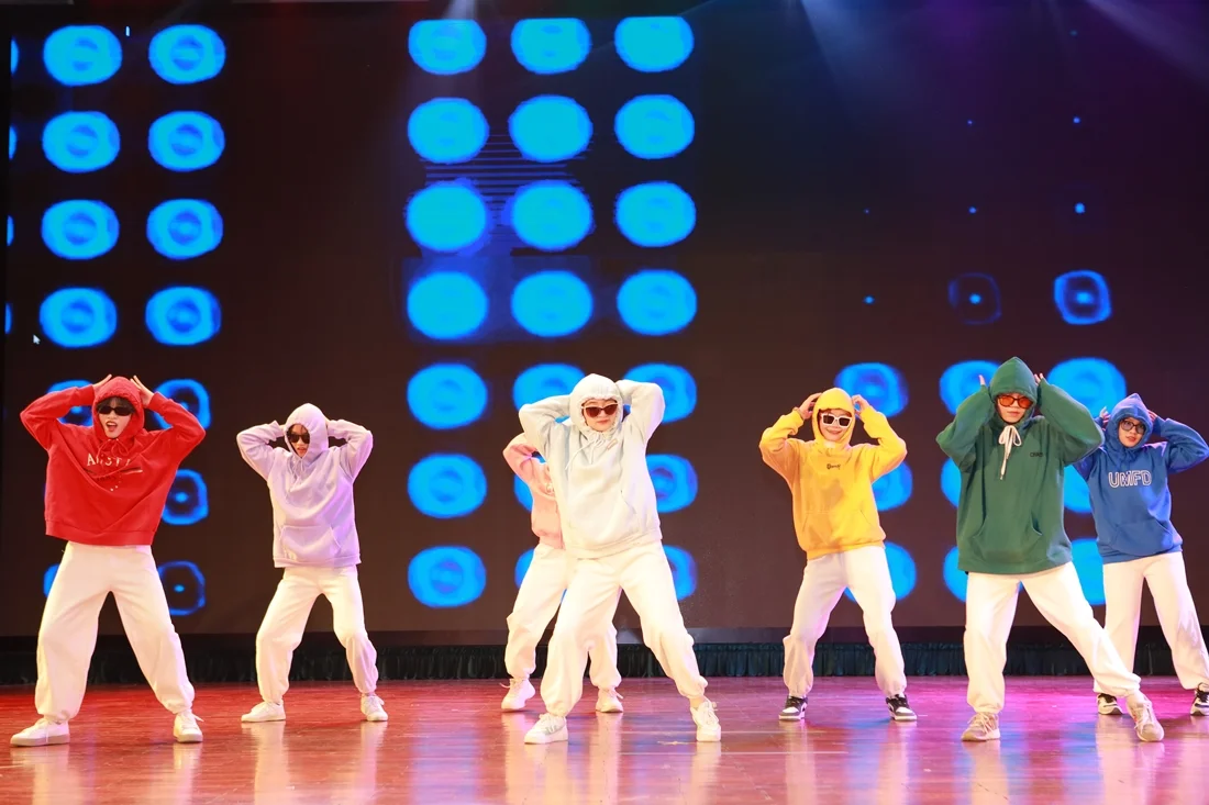 Tiết mục văn nghệ sôi động