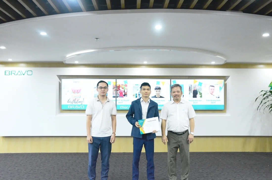 Khen thưởng nóng nhóm Kỹ thuật triển khai BRAVO ERP cho Công ty Mani