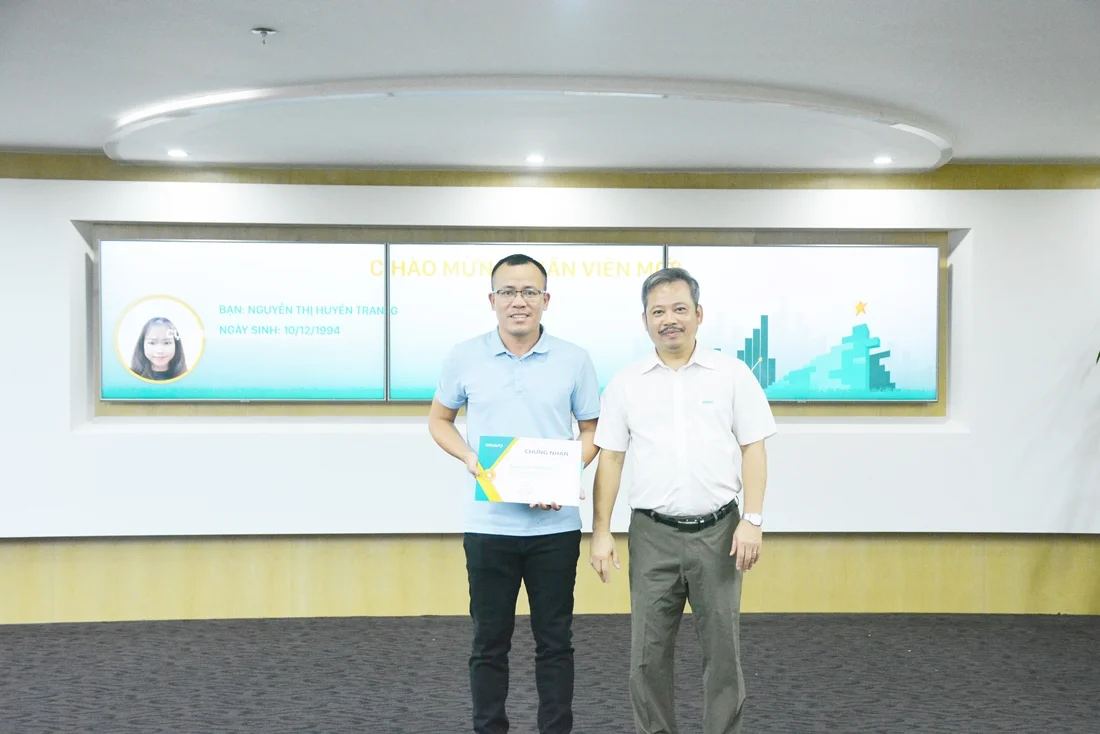 Khen thưởng thành tích CBNV Kinh doanh ký kết hợp đồng BRAVO ERP