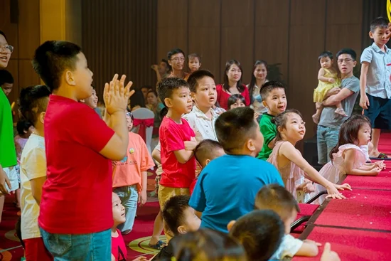 Sôi động cùng các tiết mục ảo thuật