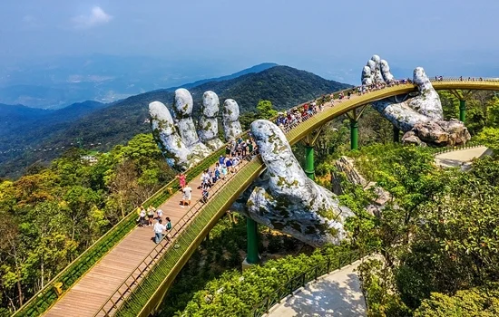 Du lịch Việt Nam phục hồi ấn tượng, doanh thu nửa đầu 2022 tăng gần 95%