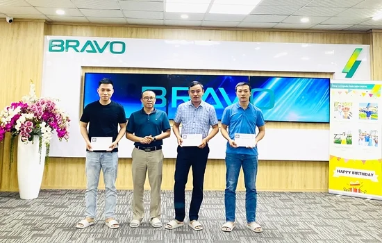 Khen thưởng thành tích CBNV 6 tháng đầu năm