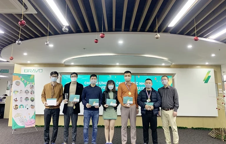 Trao các giải thưởng tháng 12/2021