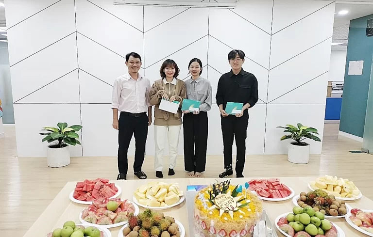 Trao các giải thưởng tháng 7 và chúc mừng sinh nhật tháng 8