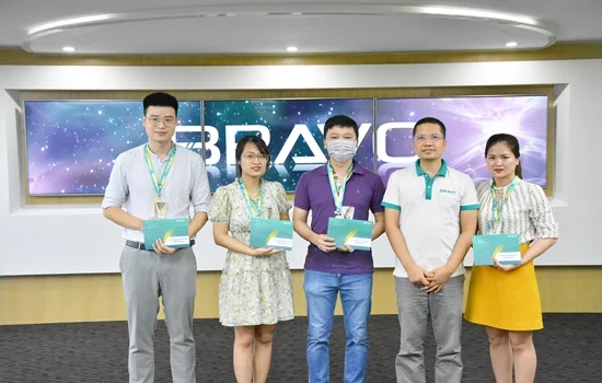 Trao cúp NVXS và giải thưởng PTSP tháng 5