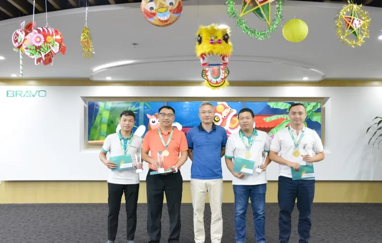 Trao cúp NVXS và giải thưởng PTSP tháng 8