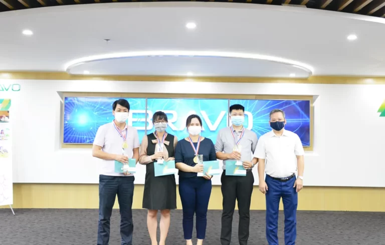 Trao cúp Nhân viên xuất sắc tháng 6/2021