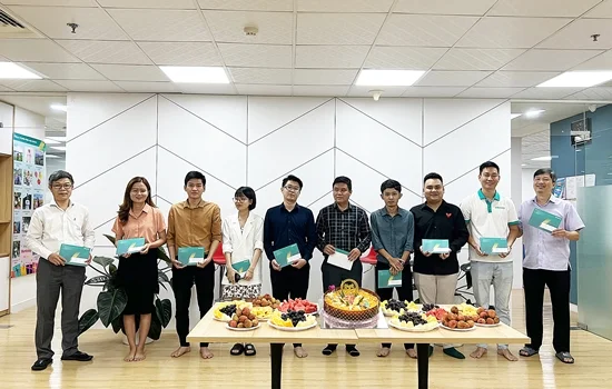 Trao giải thưởng PTSP tháng 5 và sinh nhật CBNV tháng 6