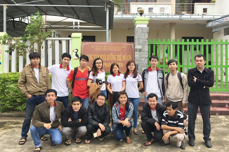 Các thành viên tham gia chuyến từ thiện của BRAVO Đà Nẵng