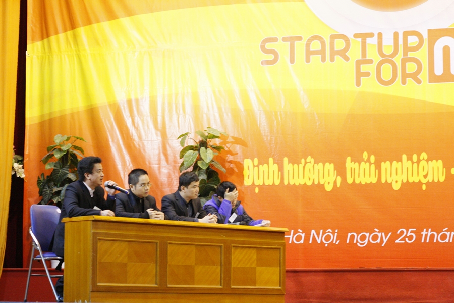 Các câu hỏi phỏng vấn trực tiếp từ “bộ tứ” ban giám khảo