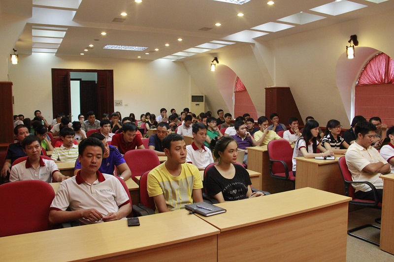 Hội trường với sự tham gia đông đủ của toàn thể CBNV BRAVO HN