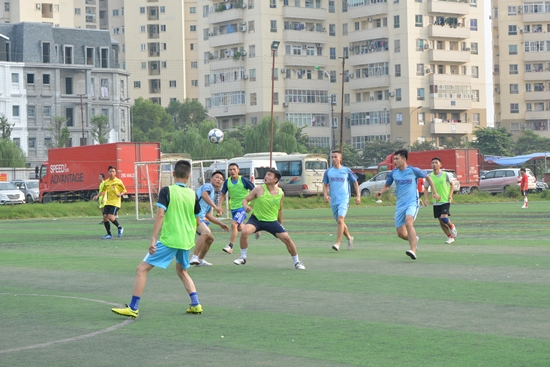 Những màn tranh bóng đầy quyết liệt trên sân