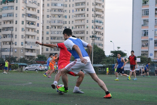 Tinh thần thi đấu trên sân dường như chưa có dấu hiệu hạ nhiệt