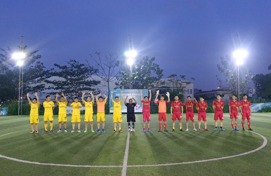 Sôi động cùng các trận cầu tại Giải bóng đá giao hữu cấp quản lý