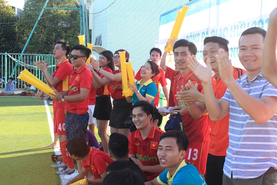 Lực lượng CĐV nhiệt thành là động lực tiếp sức tinh thần thi đấu cho các anh em