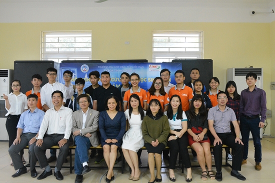 Chụp ảnh kỷ niệm sau Chương trình