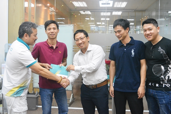 Khen thưởng cho nhóm Kỹ thuật triển khai dự án hợp đồng cung cấp phần mềm BRAVO cho Công ty Cổ phần Phân đạm và Hóa chất Hà Bắc