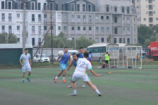 Những màn tranh bóng đầy quyết liệt trên sân