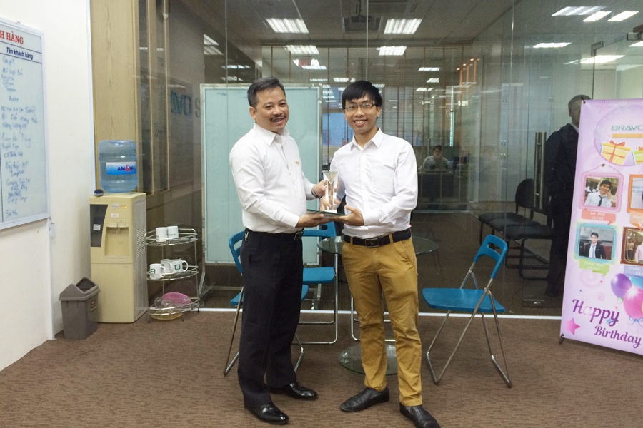 Cúp nhân viên xuất sắc đầu xuân của BRAVO Hà Nội 