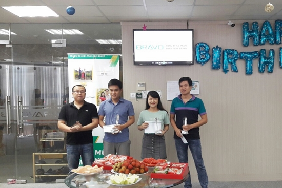 BRAVO Đà Nẵng trao cúp Nhân viên xuất sắc tháng 8 và mừng sinh nhật tháng 9