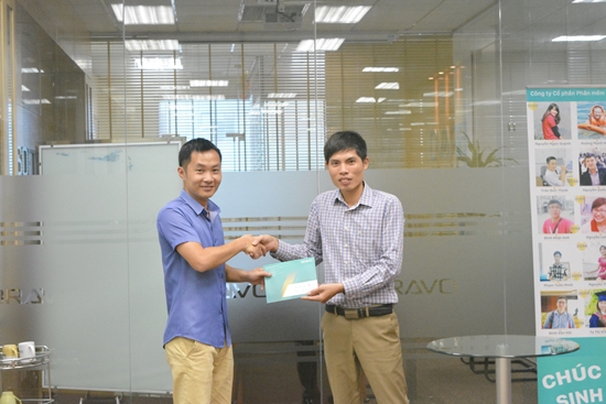 BRAVO Hà Nội trao cúp nhân viên xuất sắc tháng 8 