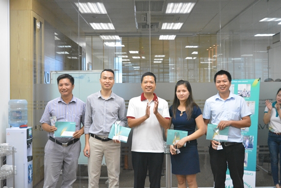 BRAVO Hà Nội trao cúp nhân viên xuất sắc tháng 9