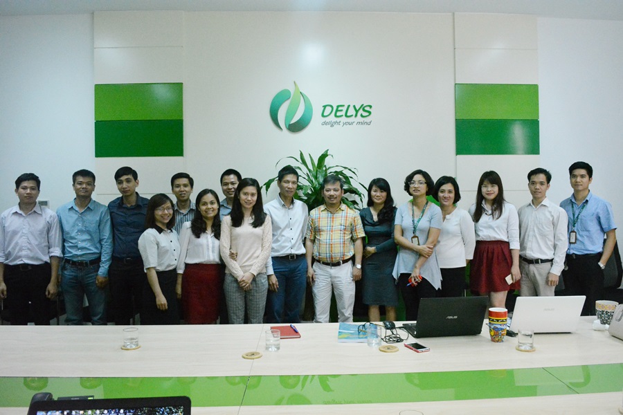 Tập thể BRAVO và Delys tham dự buổi họp