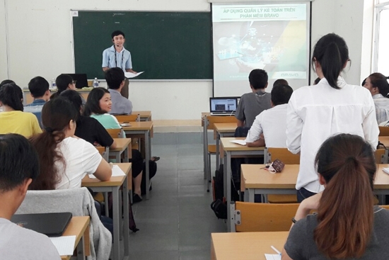 Anh Nguyễn Đình Lâm “đứng lớp” tại buổi thao giảng