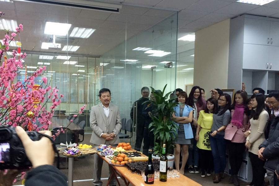 Anh Đào Mạnh Hùng – Giám đốc công ty gửi lời chúc mừng năm mới tới CBNV tại Hà Nội