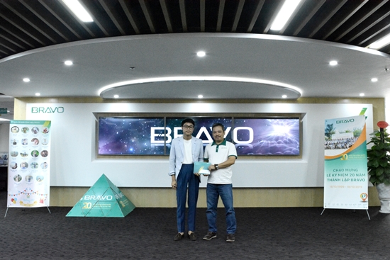 BRAVO HN khen thưởng CBNV tiêu biểu trong hỗ trợ triển khai hợp đồng