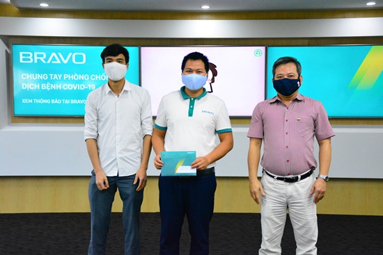 Tiếp tục thưởng “nóng” Kinh doanh và Triển khai qua các hợp đồng lớn tại HN