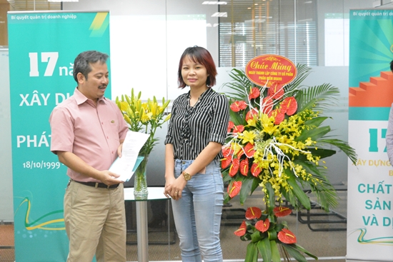 Khen thưởng CBNV Kinh doanh thực hiện thành công hợp đồng với Tập đoàn Tân Á Đại Thành