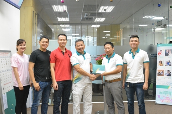 Khen thưởng nhân viên có thành tích xuất sắc tại BRAVO-HN