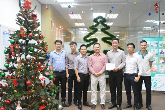 Các CBNV thuộc nhóm triển khai dự án Ống thép cán nguội Hòa Phát được khen thưởng lần này