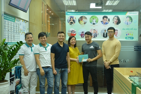 “Thưởng nóng” CBNV xuất sắc với dự án lớn tháng 11